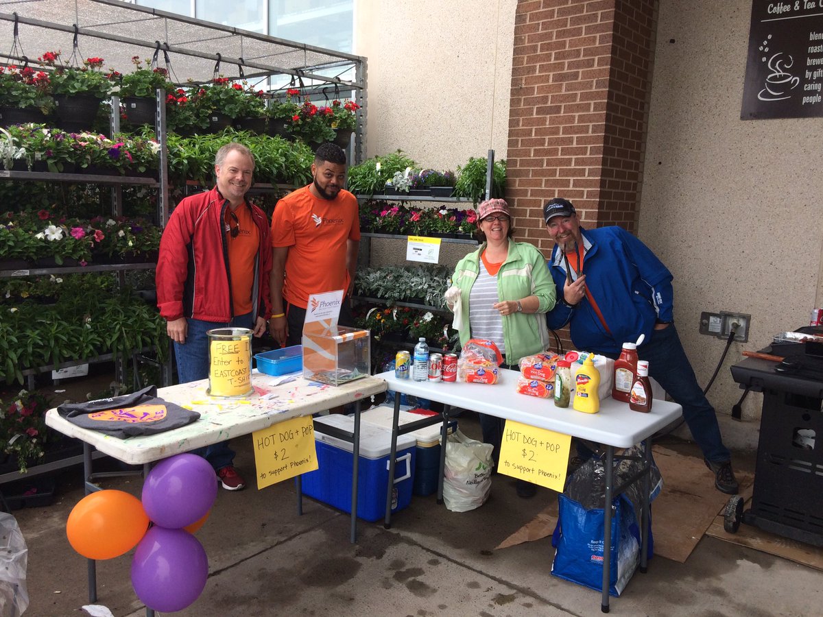 Hot dog! 30 min left to buy a hot dog &amp; enter a free ballot to win and @EASTCOASTLIFEST shirt @HomeDepot Lacewood #orangedoorcampaign https://t.co