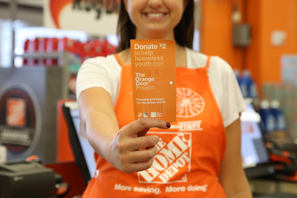 Last chance! Visit @HomeDepotCanada Lacewood before 6 PM today to buy an #orangedoor and fight youth homelessness! #youthmatter https://t.co/A7v8un7bL