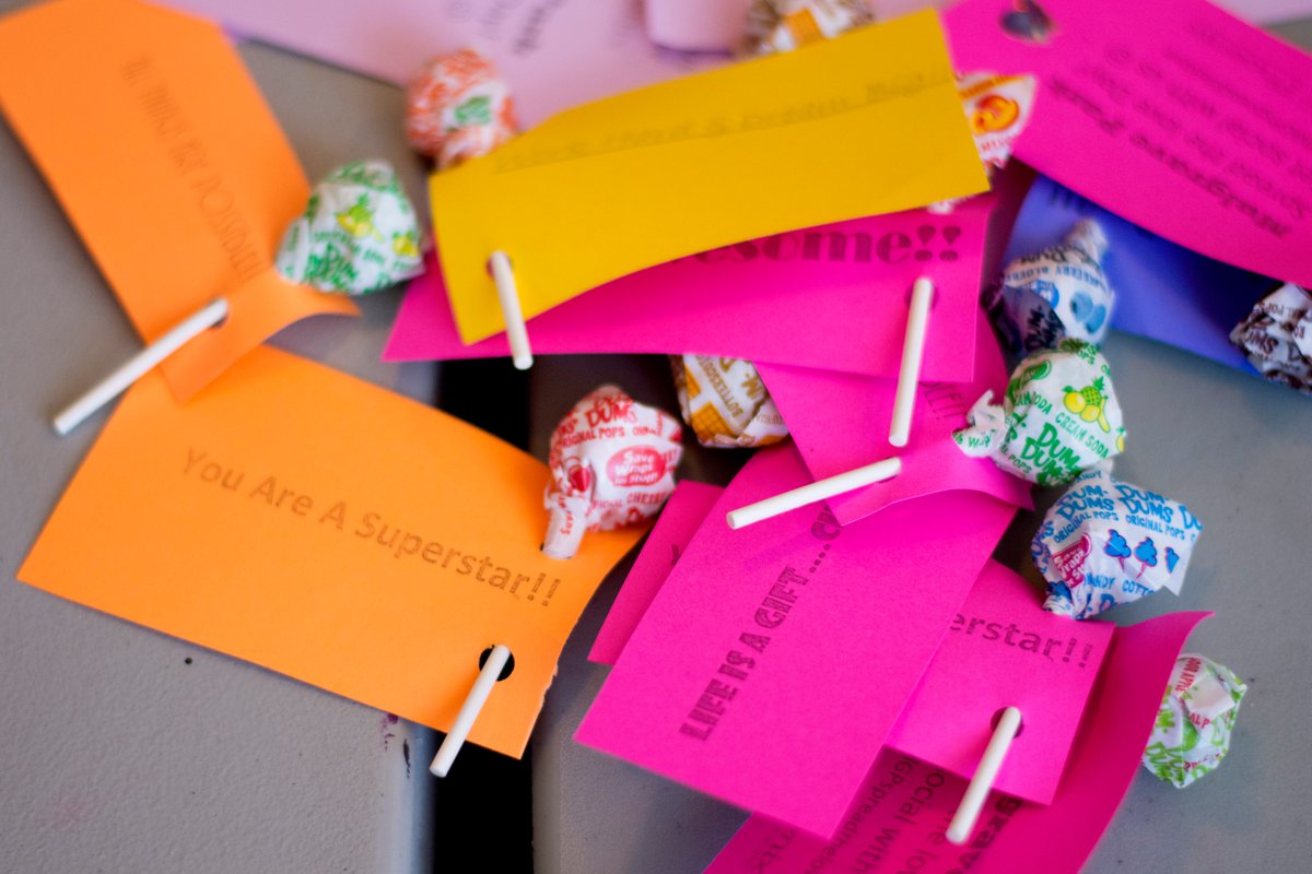 3,000 candygrams for 30 years of Phoenix! Youth of Mulgrave Park are ready to #MGPSpreadthelove to the Halifax tomorrow. #youthmatter https://t.co/AzS