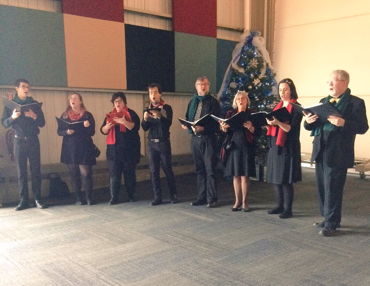 The East Coast Carollers welcome Phoenix Holiday Luncheon guests with cheerful music! #PHL17 https://t.co/Cs5HWYNlPr