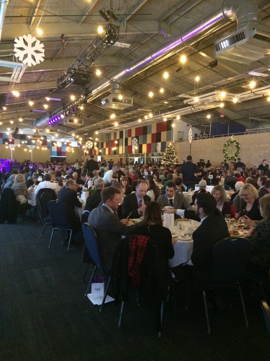 Just a few family members sitting down for a holiday meal together. :) #PHL17 #bettertogether #youthmatter https://t.co/iGtA7DkGl4