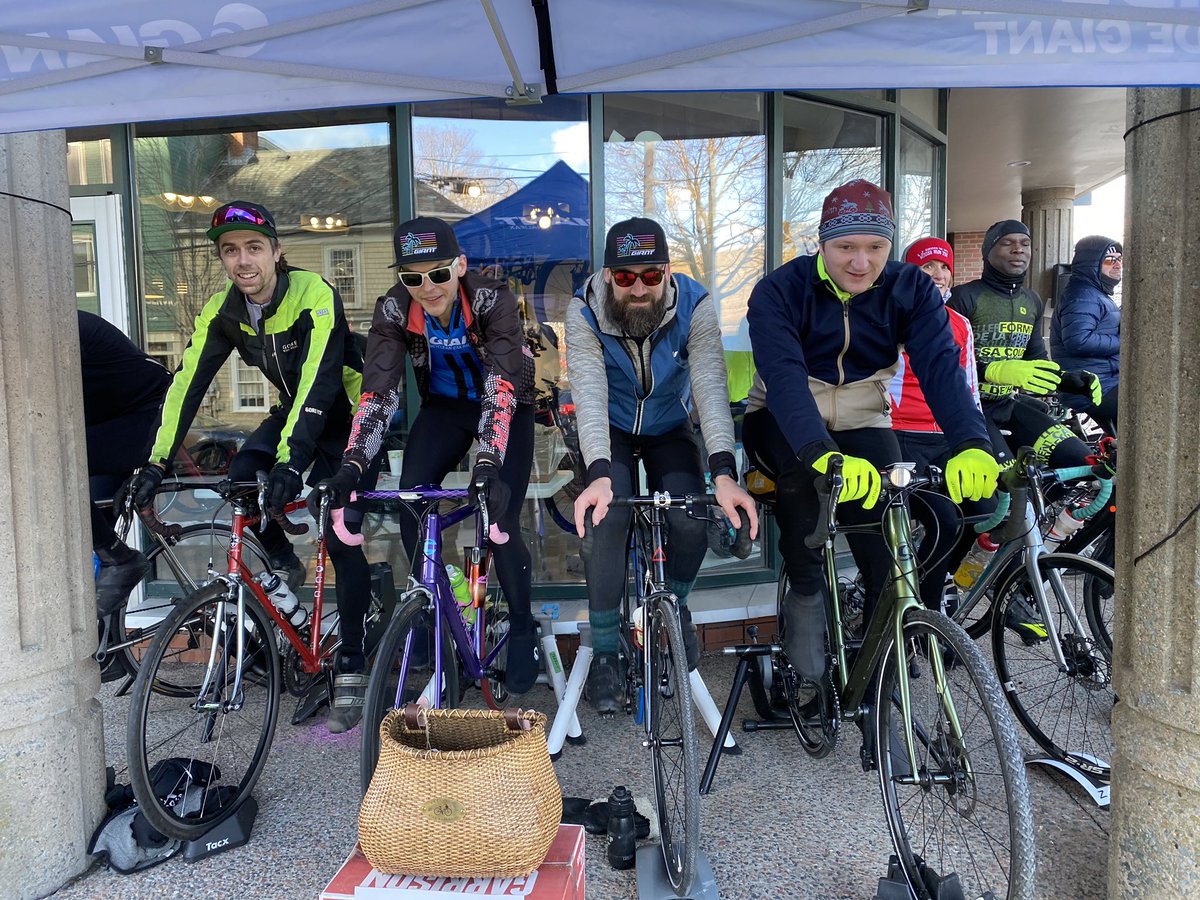 Shout out to this amazing crew of cyclists who #HitTheDeck in support of Phoenix! #YouthMatter #GiantBicycle https://t.co/UXj7XRWiDm